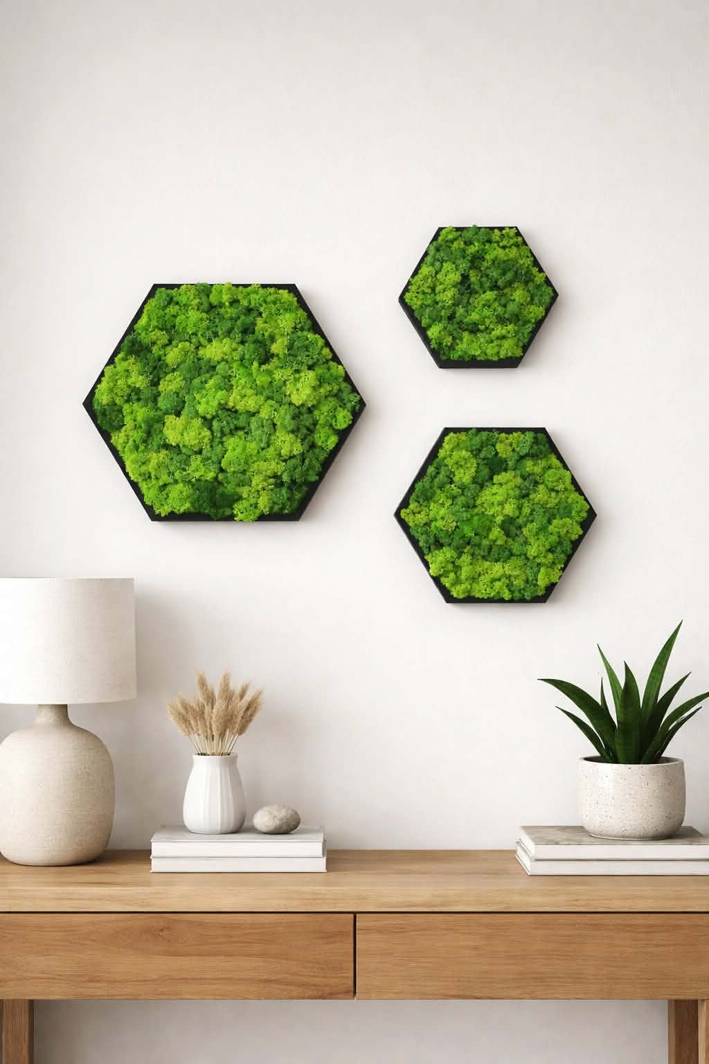 Sada šestiúhelníků plněná sobím mechem